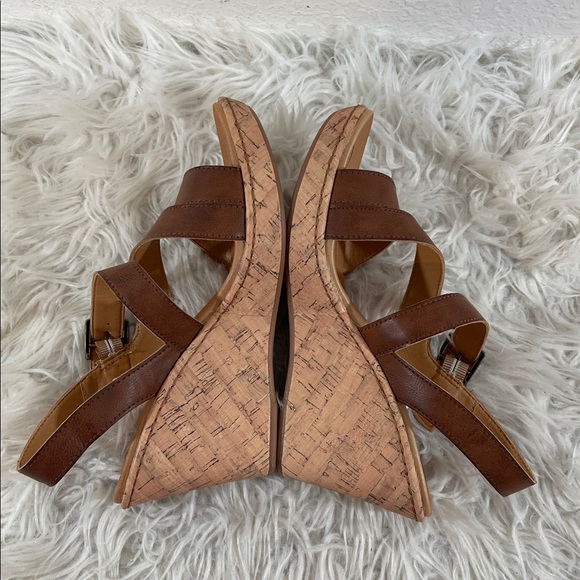 BOC SCHIRRA TAN WEDGE SANDALS SIZE 10 NEW - Picture 9 of 16